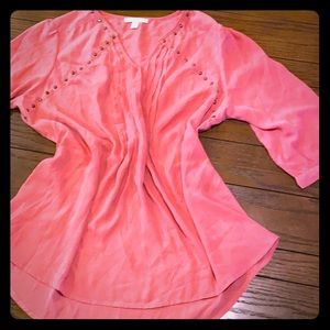 Woman within 3/4 sleeve shirt